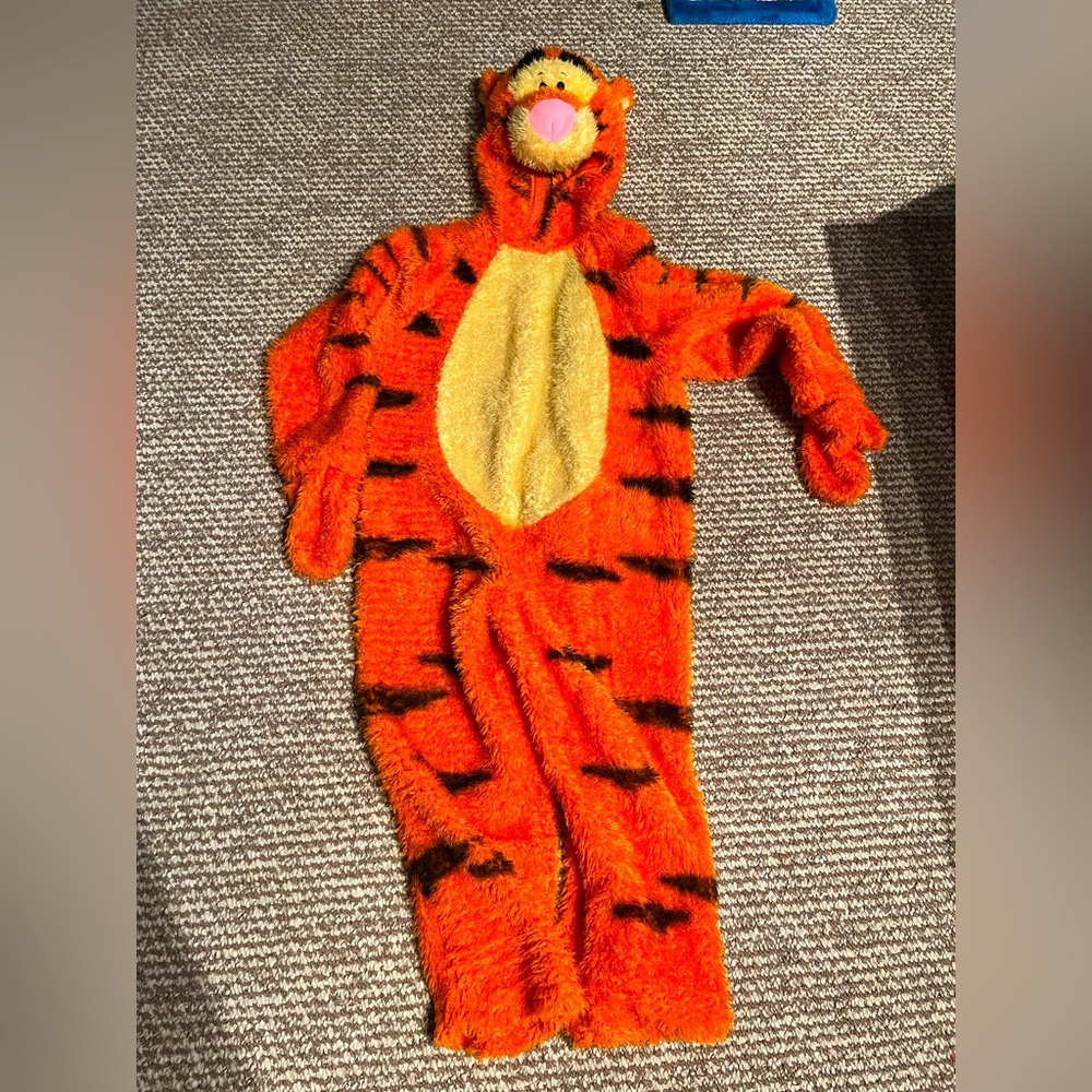 Disney store Tigger Costume